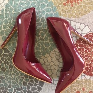 Pointed toe, red heels